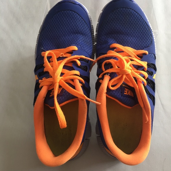 Nike Athletes Runing Shoe - Picture 3 of 11